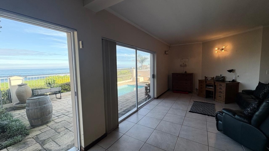 5 Bedroom Property for Sale in Sandbaai Western Cape